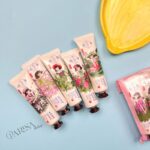 پک کرم دست دختر طبیعت Miyueleni