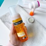 فوم شستشوی صورت زردچوبه Clear & Soothe نوتروژینا