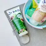 اسکراب عسل و آووکادو سنت ایوز مدل Balanced To Dry Skin(طرح جدید)