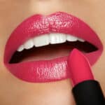 رژلب جامد براق کیکو Kiko Milano مدل Smart Fusion Lipstick کد 422 رنگ Crimson Red - Image 2