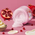 اسکراب لایه بردار بدن داو Dove مدل Gommage Corps رایحه شی باتر و دانه انار Pomegranate Seeds & Shea Butter(425 گرم) - Image 2