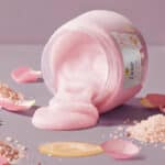 اسکراب لایه بردار بدن داو Dove مدل Gommage Corps رایحه رز و نمک هیمالیا Himalayan Salt & Rose Oil(425 گرم) - Image 2